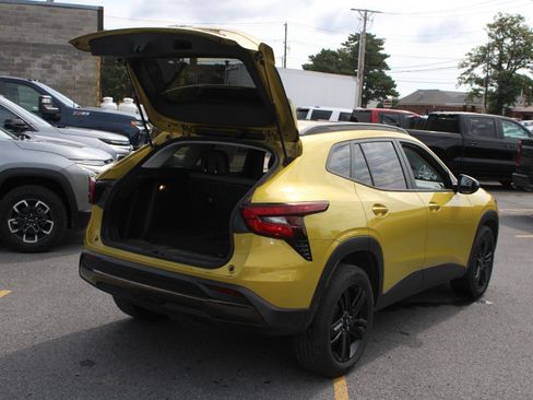 Used 2024 Chevrolet Trax ACTIV w/ Sunroof Package FWD image 7