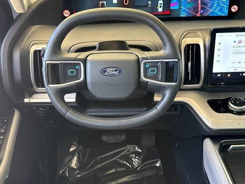 Used 2025 Ford Expedition Active AWD/4WD image 18