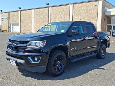 Used 2019 Chevrolet Colorado Z71 w/ Z71 Midnight Edition AWD/4WD image 3