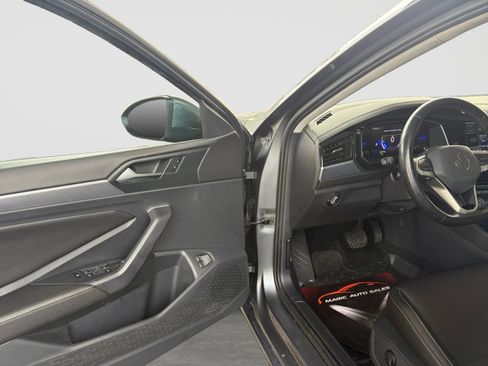 Used 2023 Volkswagen Jetta SE w/ Panoramic Sunroof Package FWD image 11