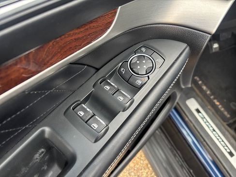 Used 2017 Ford Explorer Platinum image 11