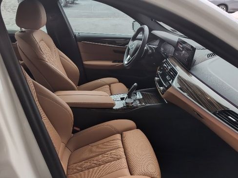 Used 2023 BMW 530i xDrive w/ Premium Package image 26