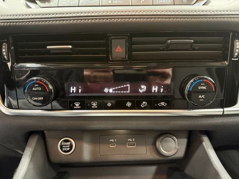 Used 2022 Nissan Rogue SV image 15