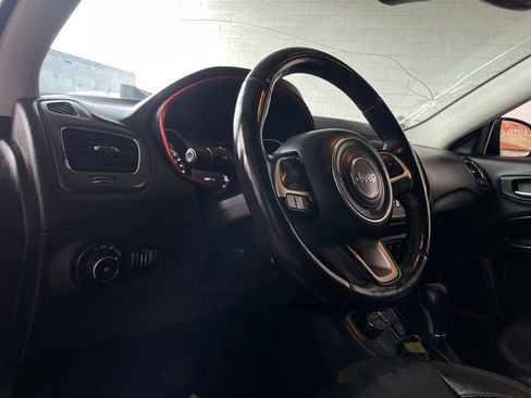 Used 2018 Jeep Compass Trailhawk w/ Leather Interior Group AWD/4WD image 7