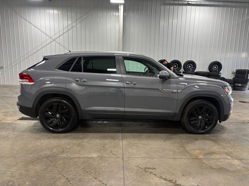 Used 2023 Volkswagen Atlas SE w/ Technology Package w/ Black Wheel Package image 2