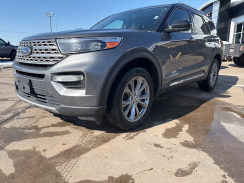 Used 2022 Ford Explorer Limited image 2