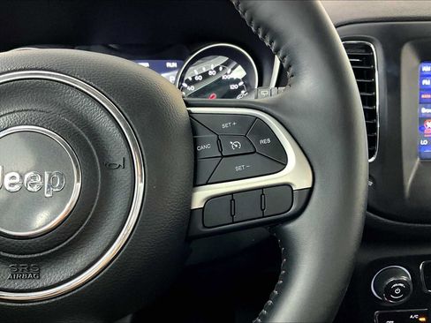 Used 2018 Jeep Compass Latitude w/ Popular Equipment Group FWD image 23