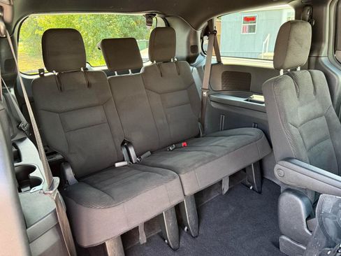 Used 2020 Dodge Grand Caravan SE FWD image 27