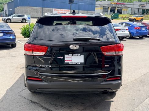 Used 2018 Kia Sorento FWD image 5
