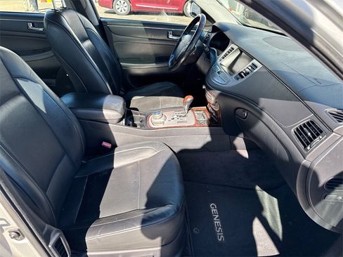 Used 2010 Hyundai Genesis 4.6 w/ Technology Pkg 5 image 6