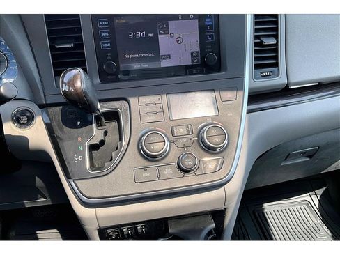 Used 2017 Toyota Sienna XLE w/ XLE Navigation Package AWD/4WD image 10