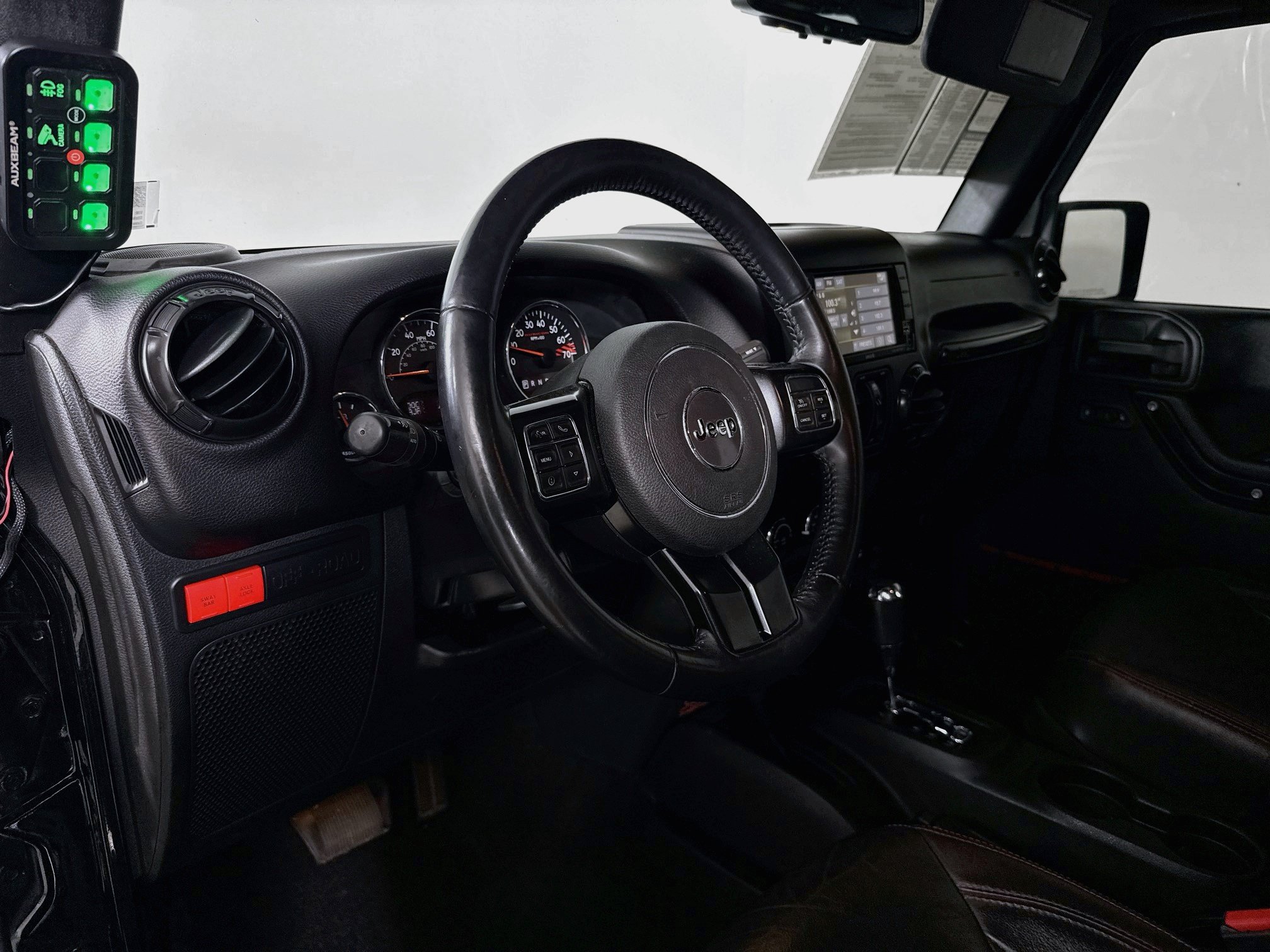 Used 2017 Jeep Wrangler Unlimited Rubicon AWD/4WD image 9