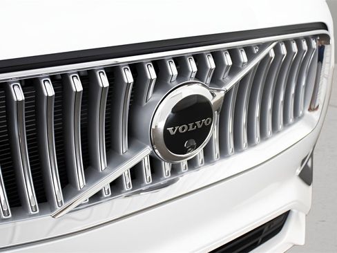 New 2025 Volvo XC90 T8 Ultra w/ Protection Package Premier image 8