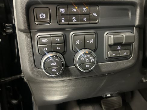 New 2026 Chevrolet Suburban RST w/ Advanced Technology Package AWD/4WD image 32