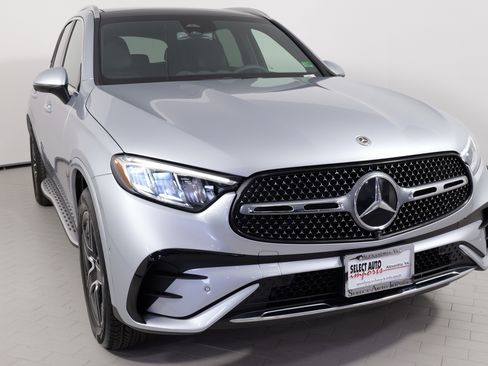 Used 2025 Mercedes-Benz GLC 350e 4MATIC image 7