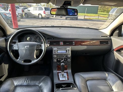 Used 2008 Volvo V70 FWD image 12