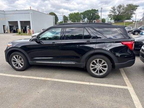 Used 2023 Ford Explorer XLT w/ Equipment Group 202A AWD/4WD image 4