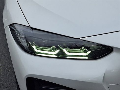 Used 2023 BMW 440i xDrive Coupe w/ Premium Package image 9