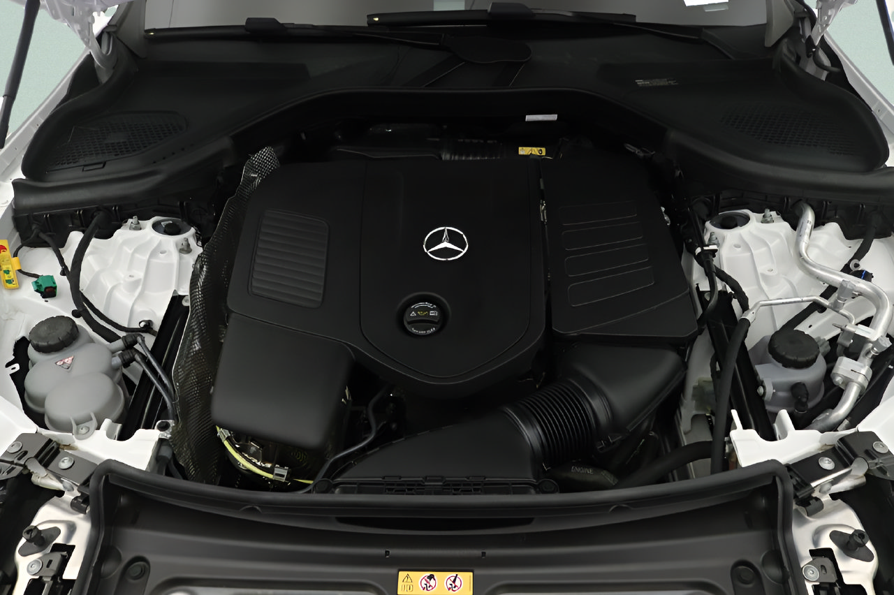 Used 2025 Mercedes-Benz GLC 350e 4MATIC image 24