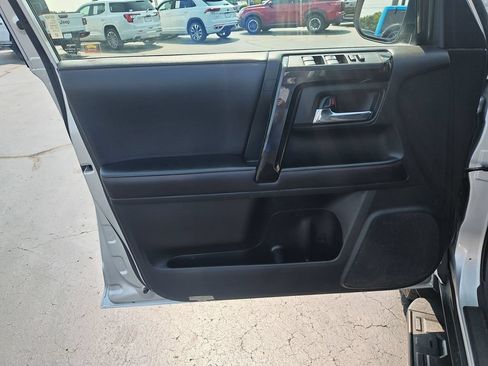 Used 2019 Toyota 4Runner TRD Off-Road AWD/4WD image 11