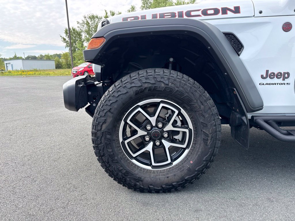 Used 2024 Jeep Gladiator Rubicon w/ Technology Group AWD/4WD image 40