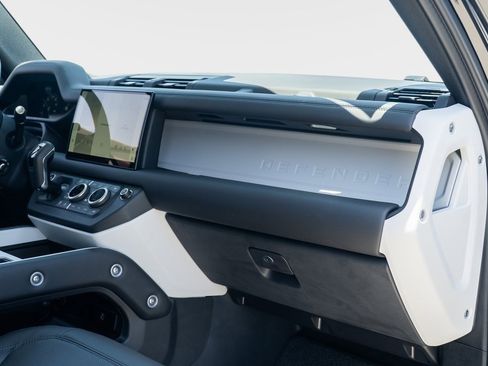 New 2025 Land Rover Defender 110 X-Dynamic SE image 21
