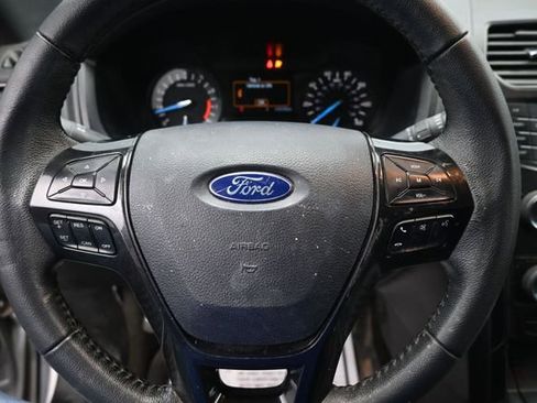 Used 2018 Ford Explorer XLT AWD/4WD image 17