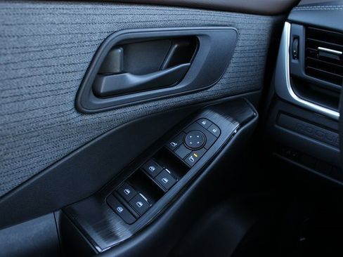 Used 2023 Nissan Rogue S image 20