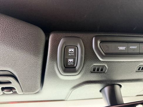 Used 2023 Jeep Wrangler Unlimited w/ Sun & Screen Package AWD/4WD image 30