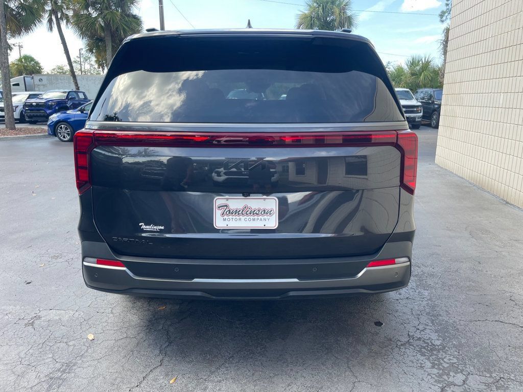 Used 2026 Kia Carnival SX w/ SX Dark Edition Package FWD image 5