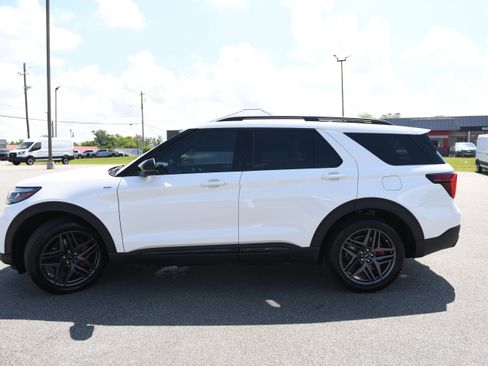 Used 2025 Ford Explorer ST-Line w/ Premium Package RWD image 7