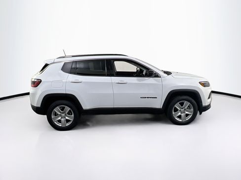 Used 2022 Jeep Compass Latitude w/ Convenience Group AWD/4WD image 4