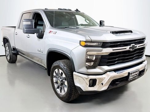 Certified 2024 Chevrolet Silverado 2500 LT w/ Texas Edition AWD/4WD image 3