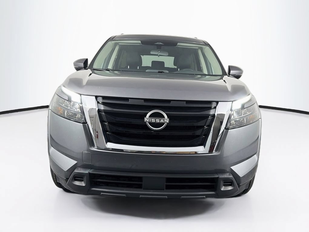 Used 2025 Nissan Pathfinder SV FWD image 2