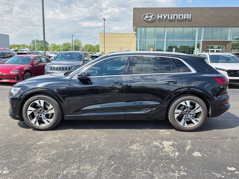 Used 2022 Audi e-tron Premium Plus AWD/4WD image 2