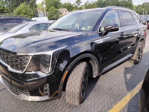 Used 2025 Kia Sorento S AWD/4WD image 11