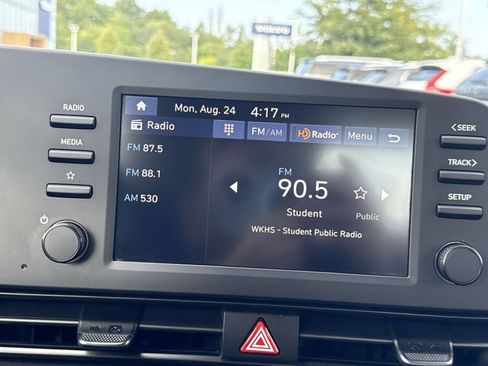 Used 2025 Hyundai Elantra Sport FWD image 18