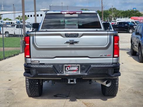 Used 2025 Chevrolet Silverado 2500 ZR2 w/ Technology Package AWD/4WD image 6