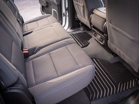 Used 2024 Chevrolet Silverado 2500 LT w/ Convenience Package image 32