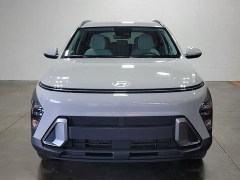 Used 2025 Hyundai Kona SEL FWD image 3