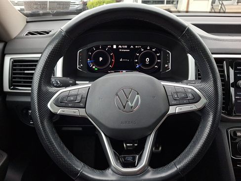 Certified 2022 Volkswagen Atlas SEL R-Line image 20