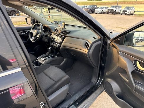 Used 2017 Nissan Rogue SV FWD image 14