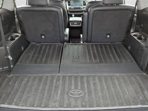Used 2019 Toyota Highlander Limited image 18