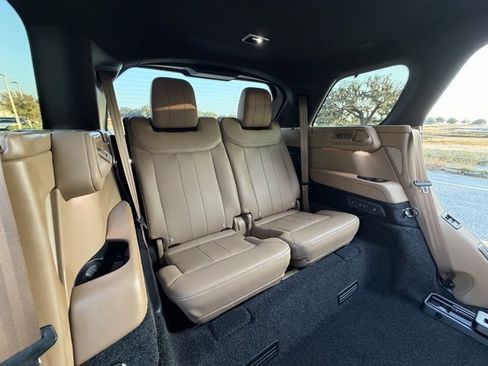 Used 2024 Land Rover Range Rover Long Wheelbase SE image 28