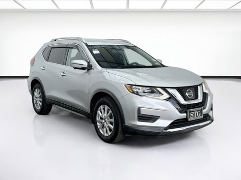 Used 2017 Nissan Rogue SV w/ SV Premium Package FWD image 3