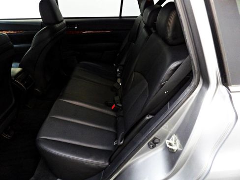 Used 2011 Subaru Outback 3.6R Limited w/ PWR Moonroof Pkg AWD/4WD image 10