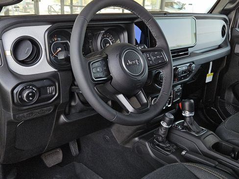 New 2025 Jeep Gladiator Sport AWD/4WD image 22
