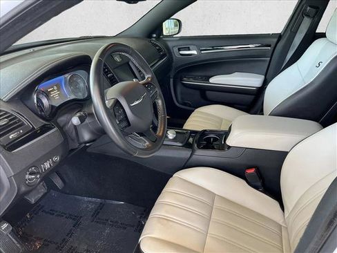 Used 2019 Chrysler 300 S w/ S Model Appearance Package RWD image 9