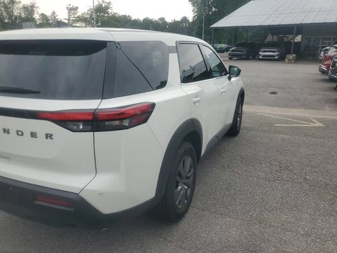 Used 2026 Nissan Pathfinder S FWD image 6