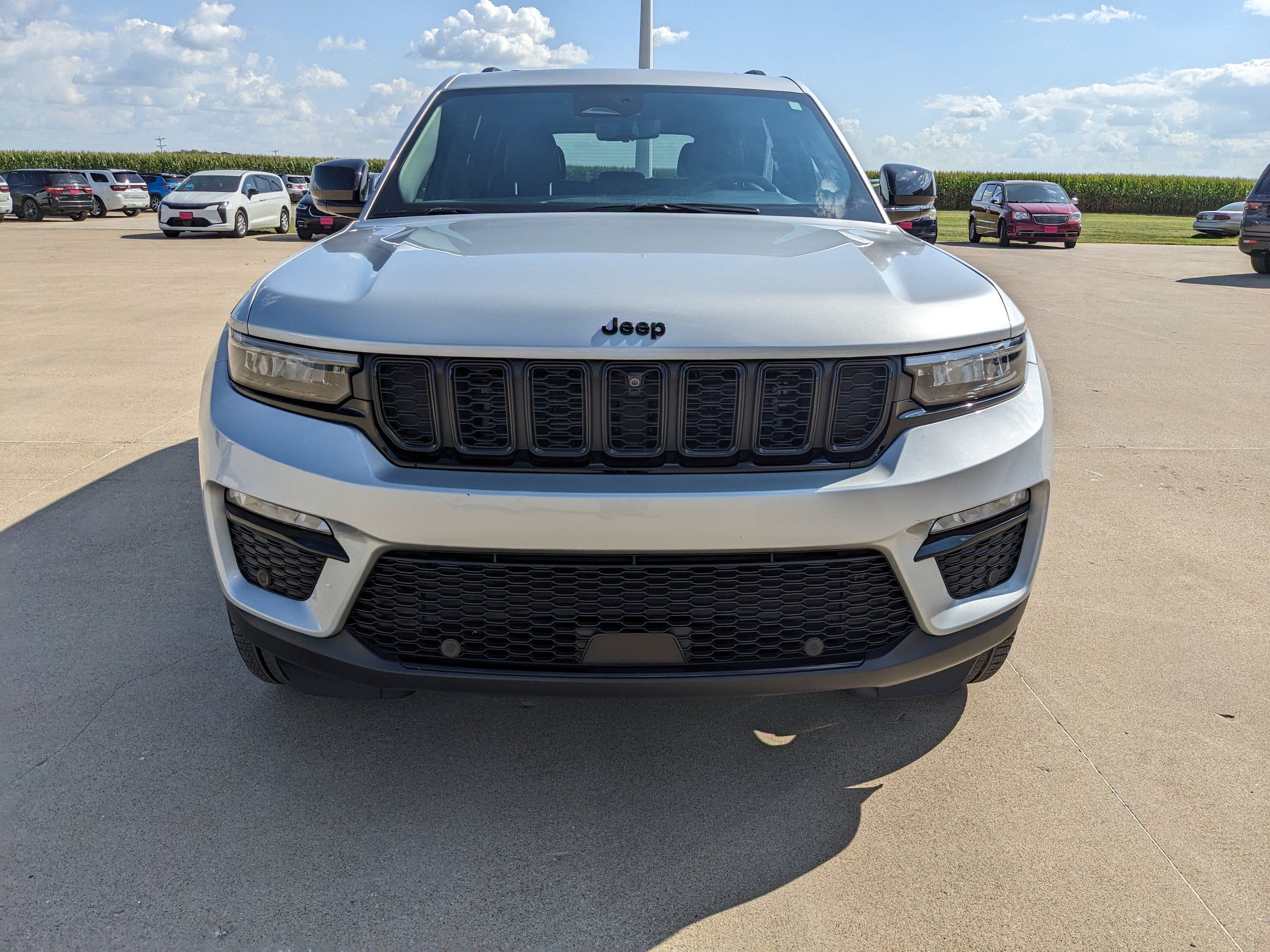 Used 2025 Jeep Grand Cherokee Limited w/ Luxury Tech Group II AWD/4WD image 3